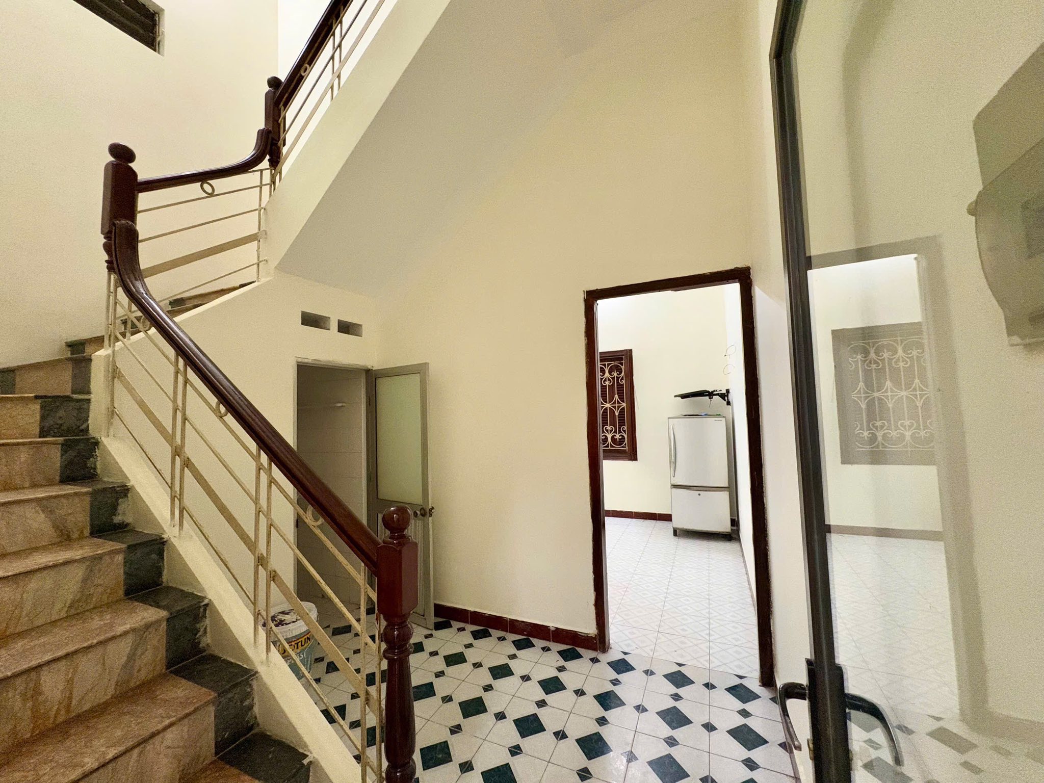 Cho thuê nhà ngõ Khương Đình, 3 tầng x 50m2, 2 ngủ, KD online, VP. Công ty, ở gđ 12.5 triệu - Ảnh chính